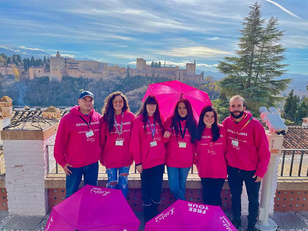 Equipo-guias-oficiales-lolitas-tours-granada2 Equipo guias Lolita's Tours Granada